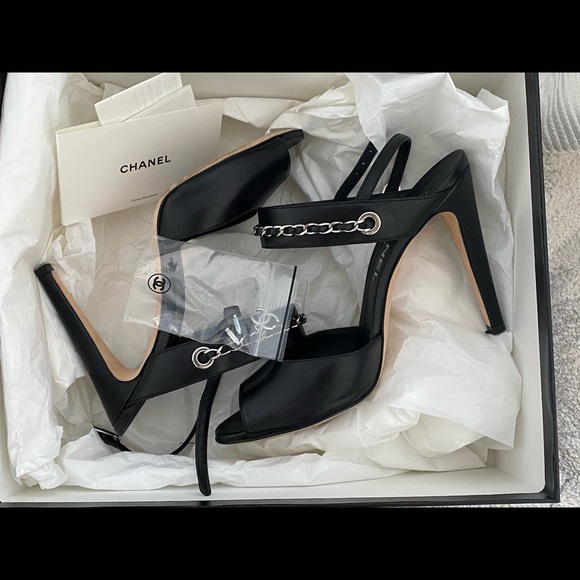 Chanel high heels sz 8 - available in November 2022 - Picture 3 of 9